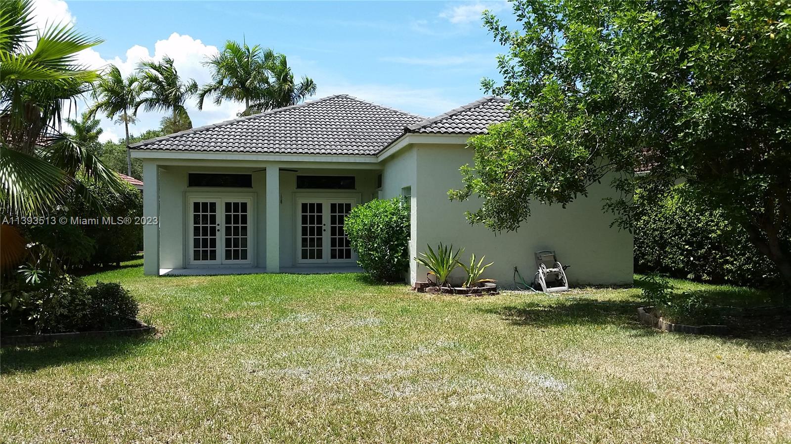953 Tanglewood Cir