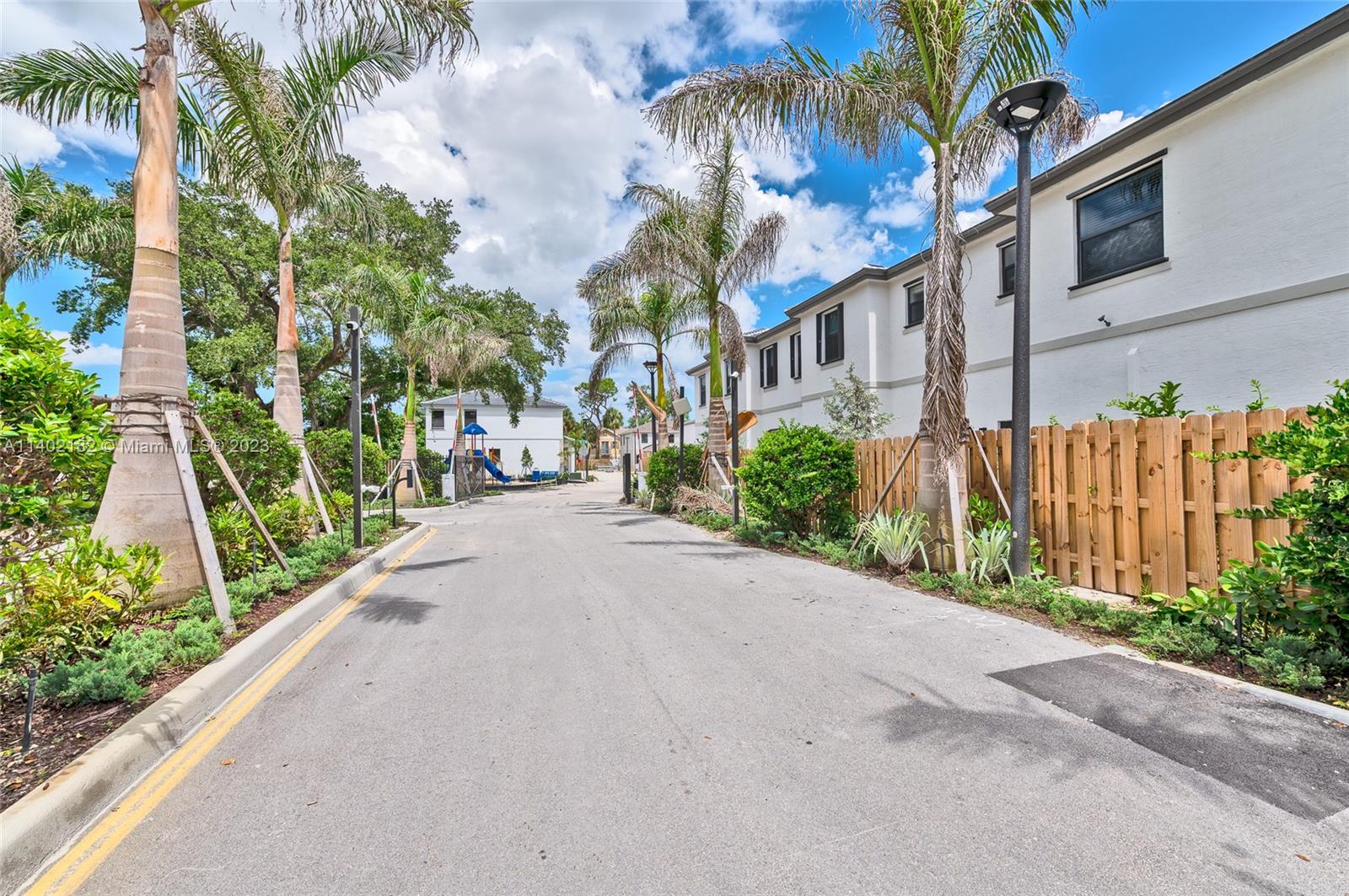 523 SW 19th Ter