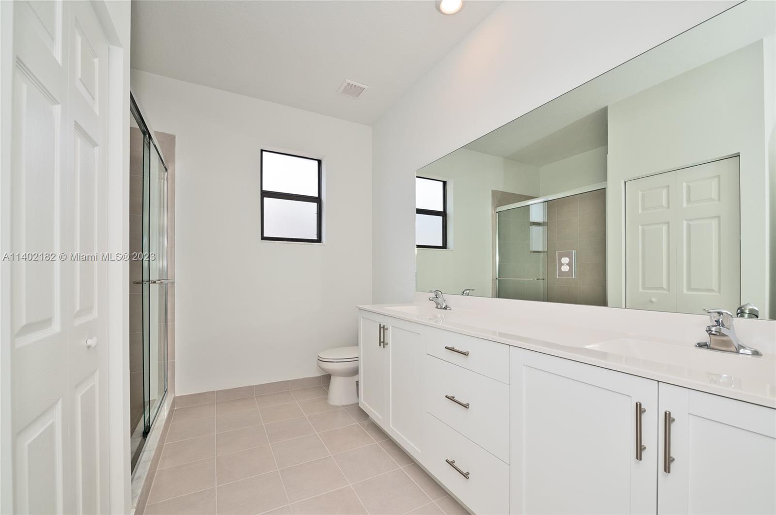 523 SW 19th Ter