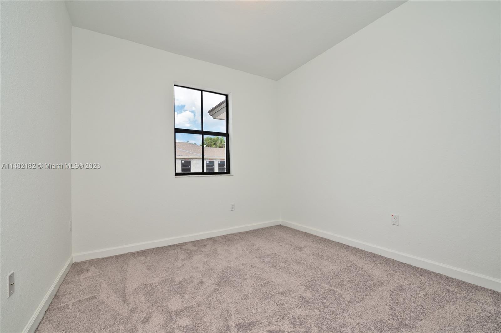 523 SW 19th Ter