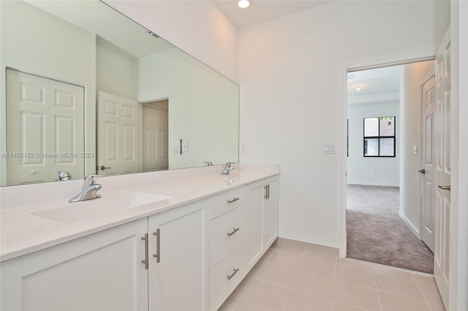 523 SW 19th Ter