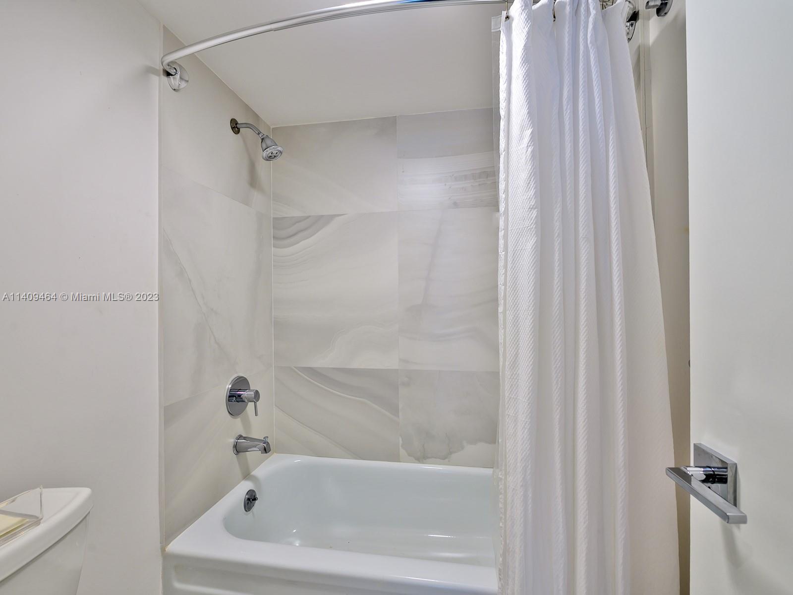 600 NE 36th St Unit: 901