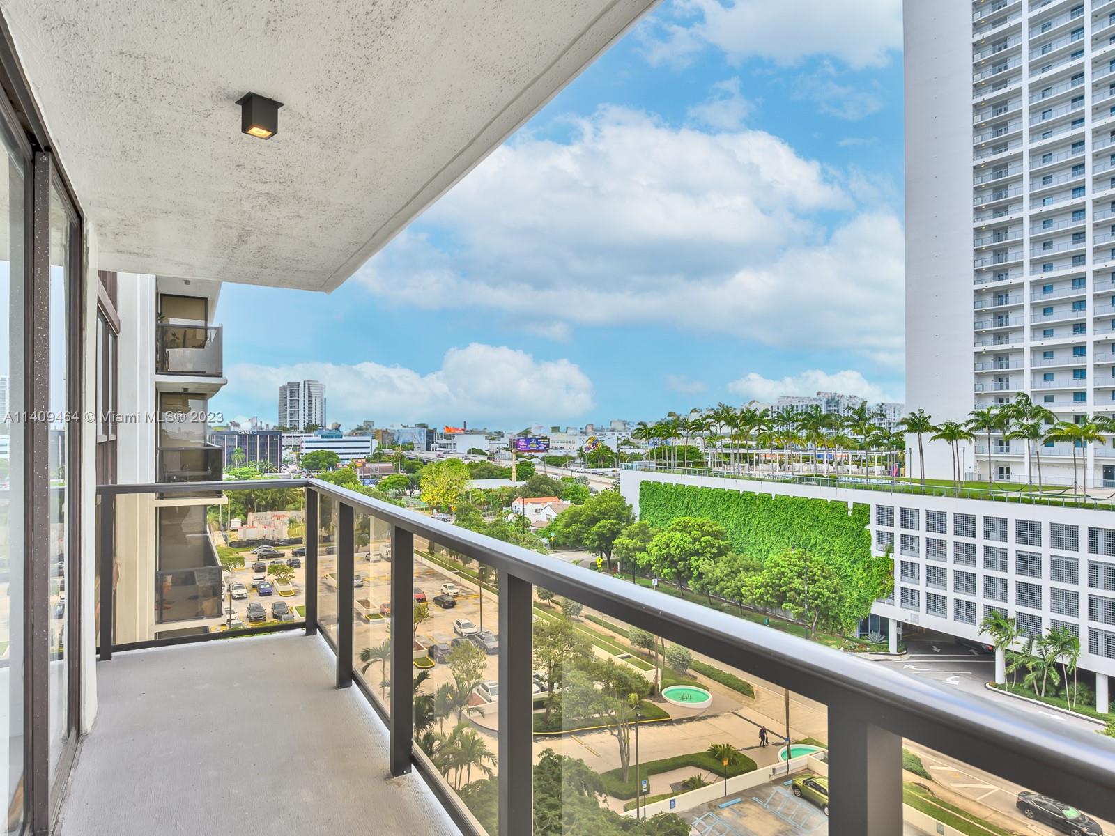 600 NE 36th St Unit: 901