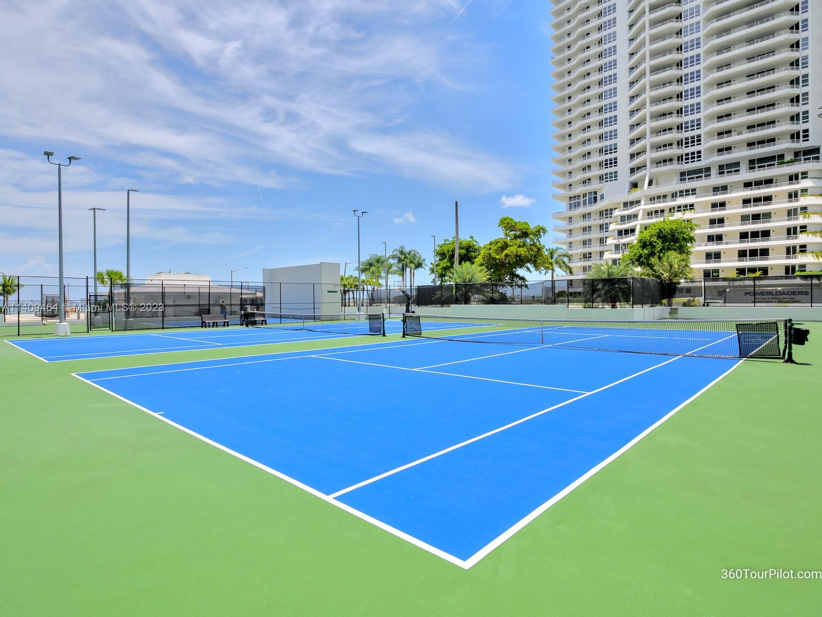 600 NE 36th St Unit: 901
