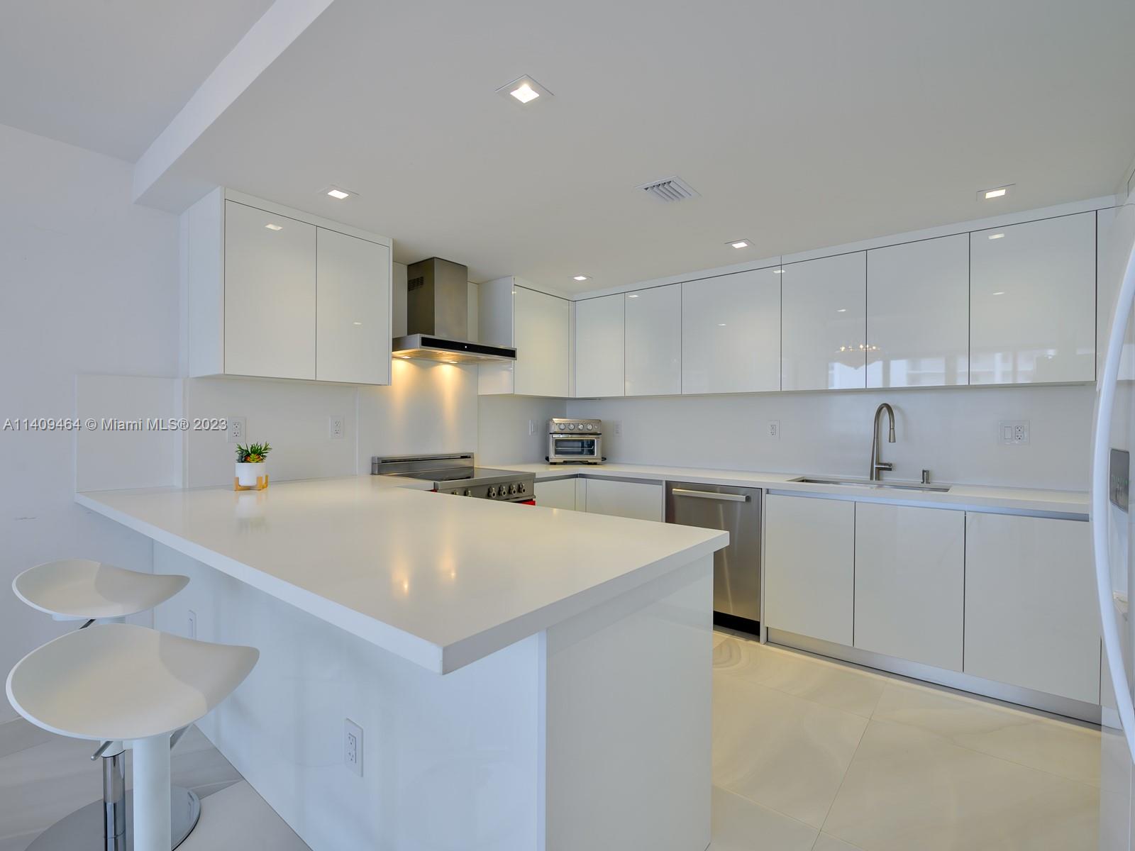 600 NE 36th St Unit: 901