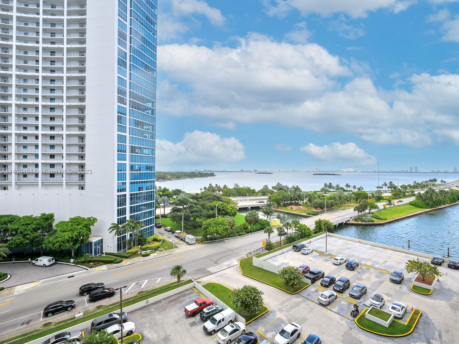 600 NE 36th St Unit: 901