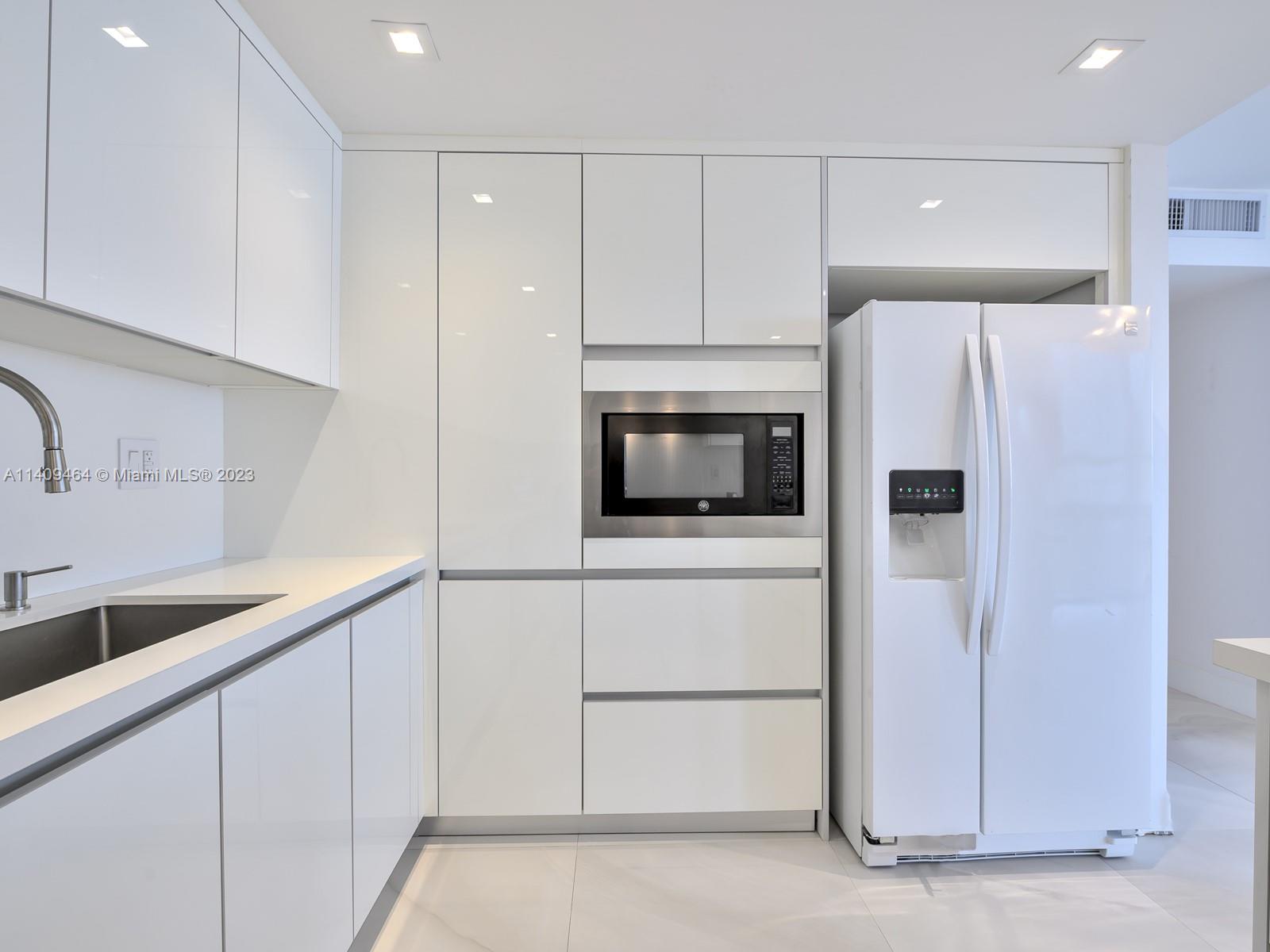 600 NE 36th St Unit: 901