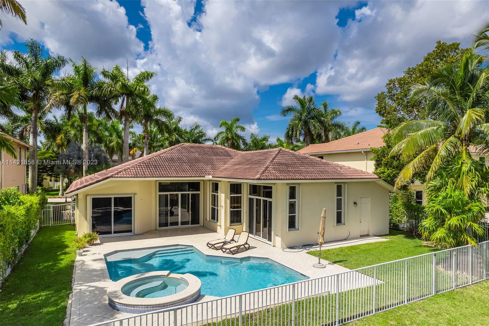 968 Marina Dr
