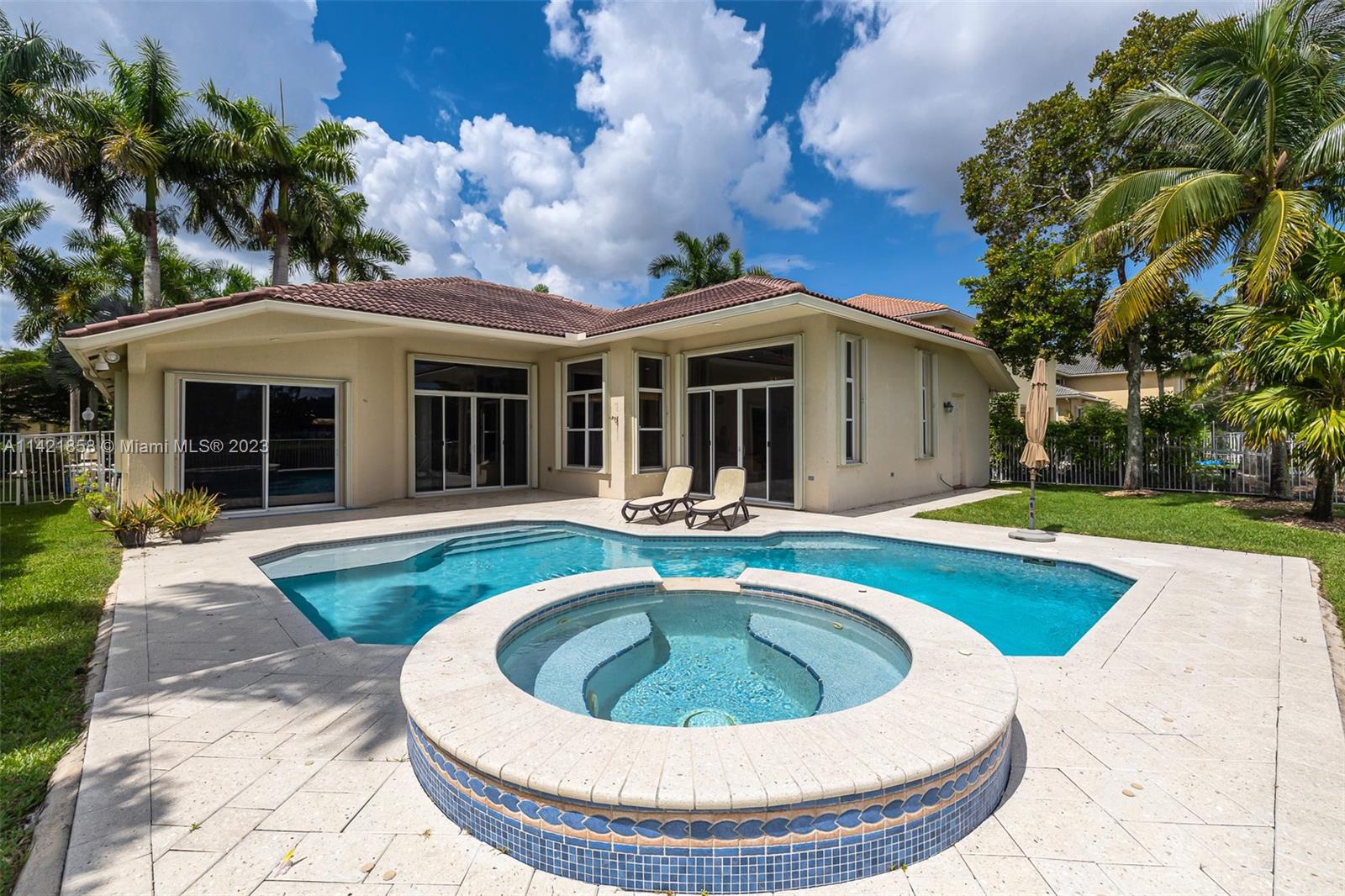 968 Marina Dr