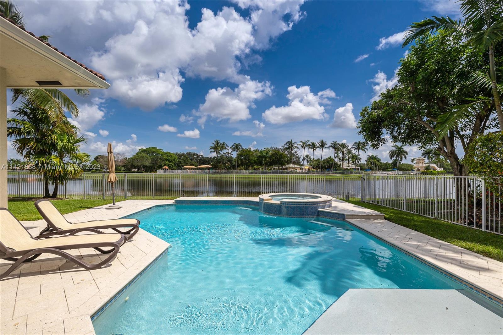968 Marina Dr