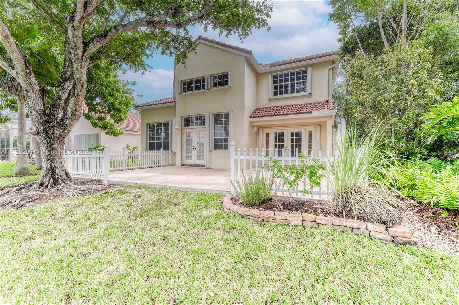 1328 Bayview Cir Unit: 1328