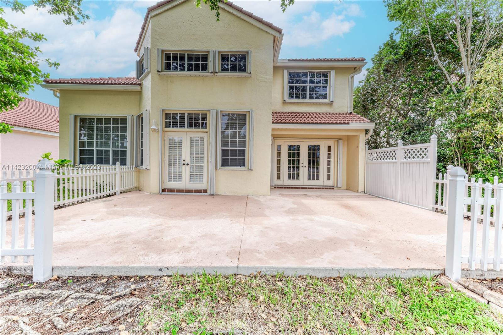 1328 Bayview Cir Unit: 1328