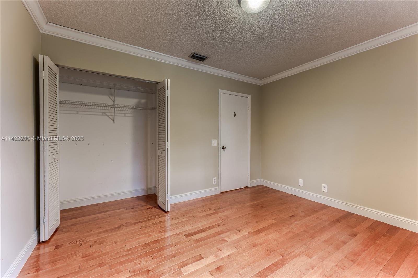 1328 Bayview Cir Unit: 1328