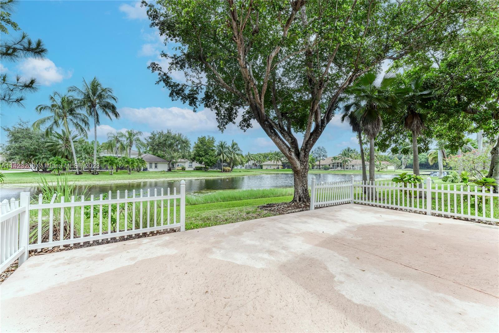 1328 Bayview Cir Unit: 1328