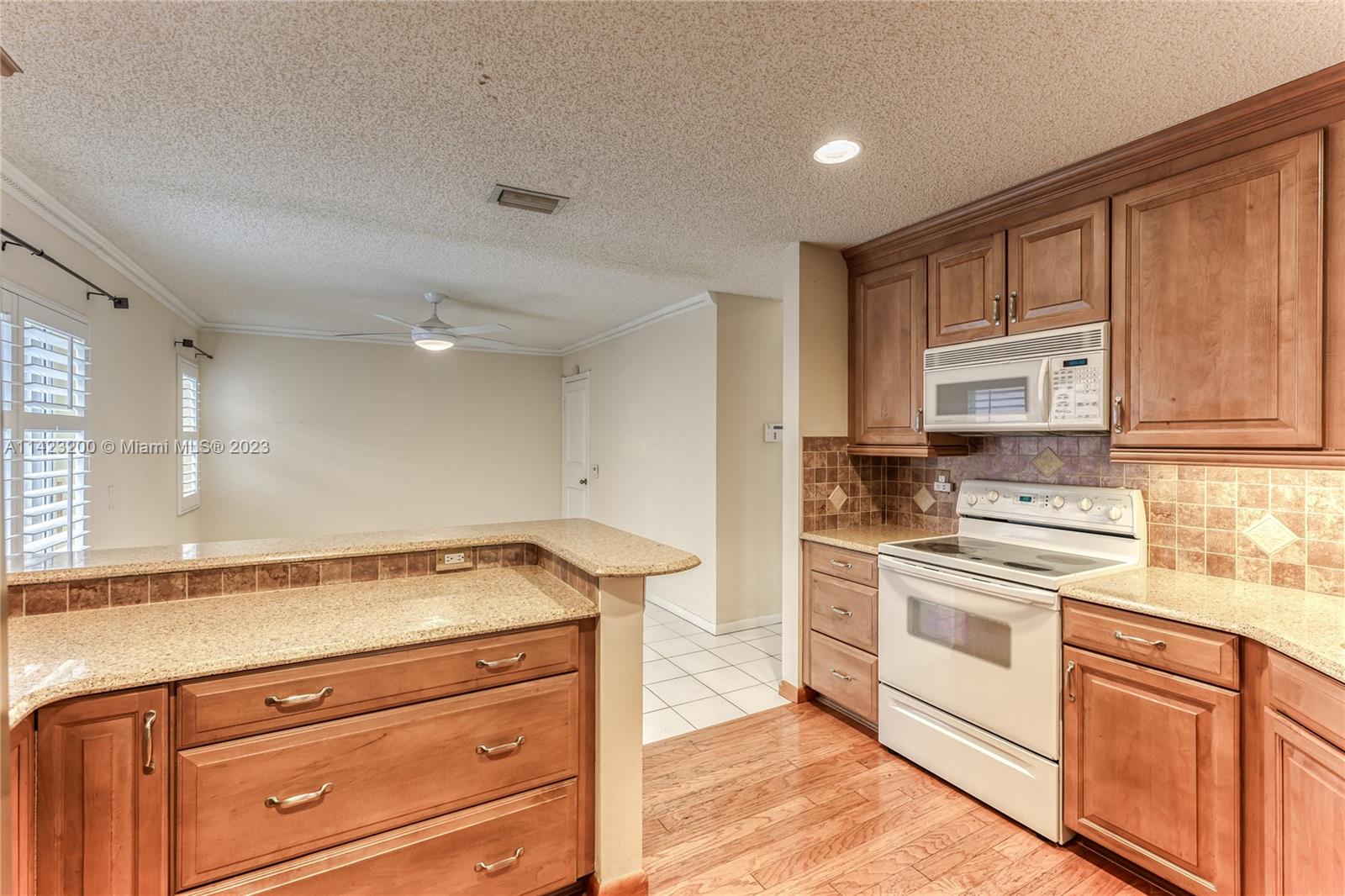 1328 Bayview Cir Unit: 1328