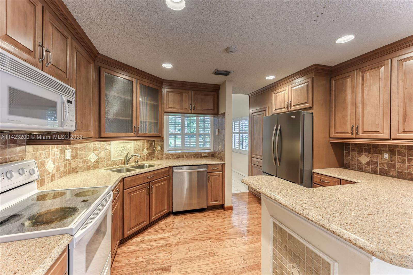 1328 Bayview Cir Unit: 1328