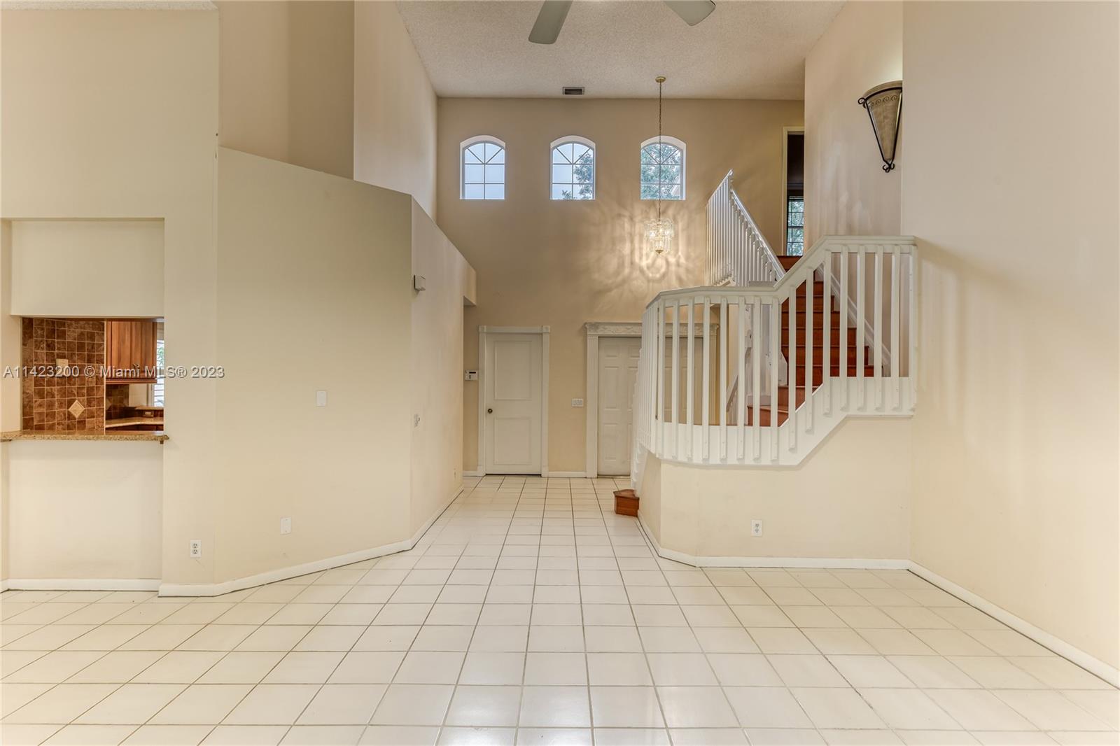 1328 Bayview Cir Unit: 1328