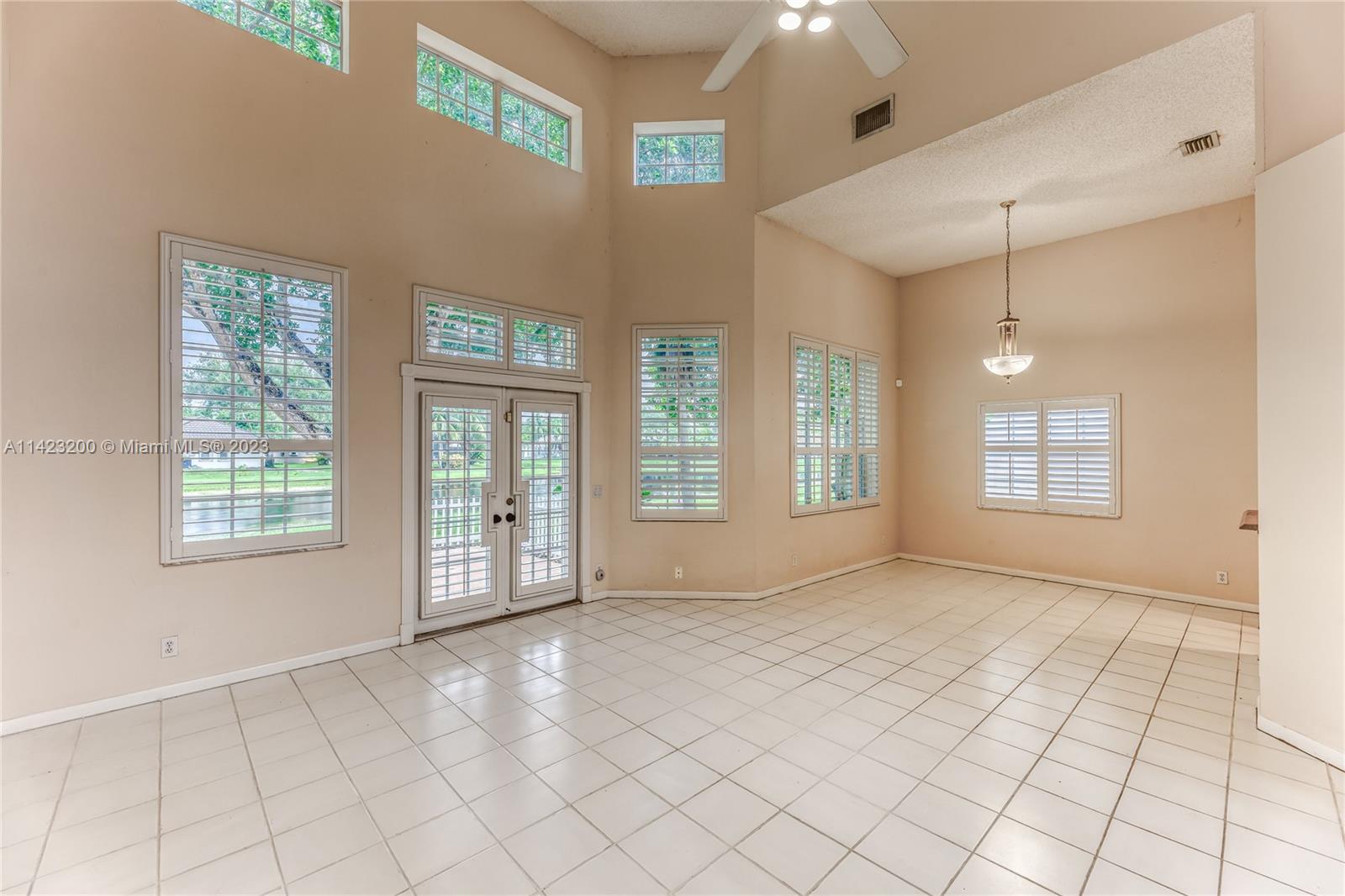 1328 Bayview Cir Unit: 1328
