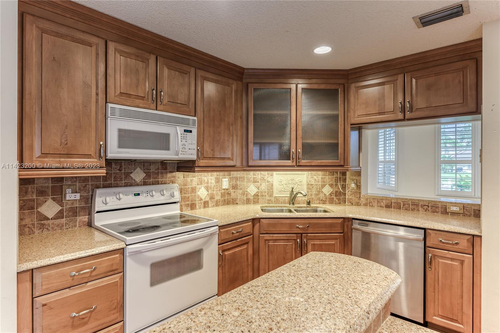 1328 Bayview Cir Unit: 1328