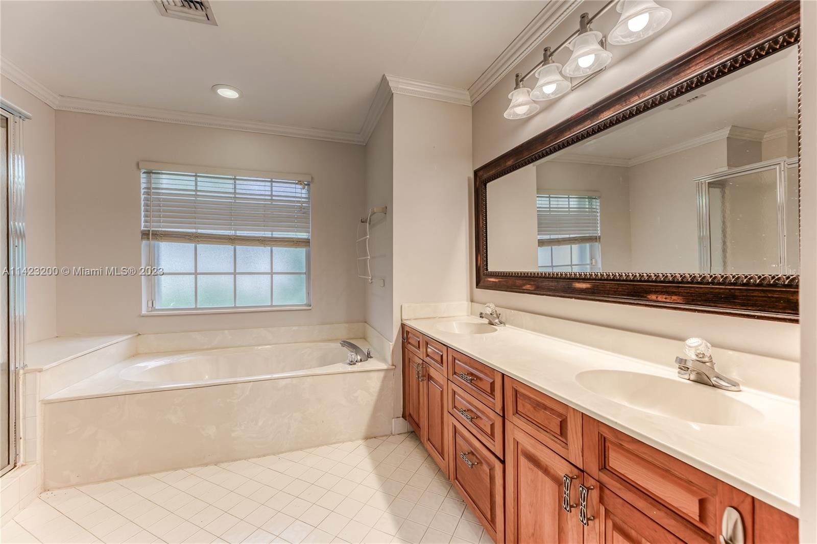 1328 Bayview Cir Unit: 1328