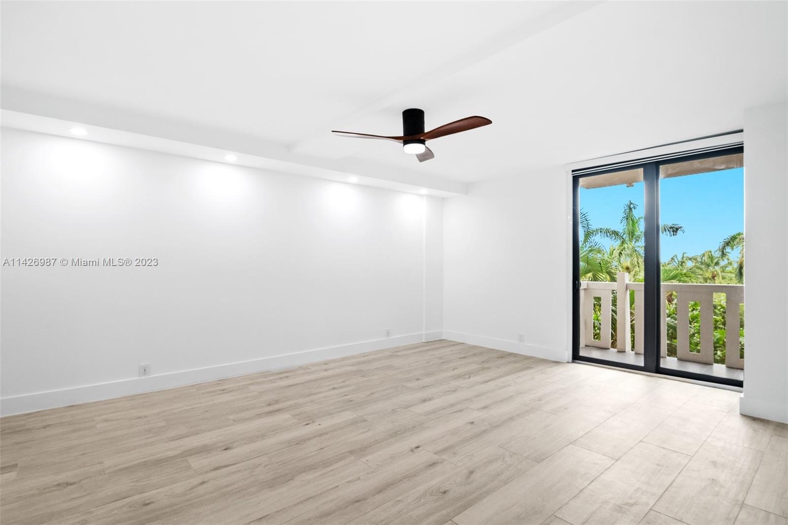 1121 Crandon Blvd Unit: D304