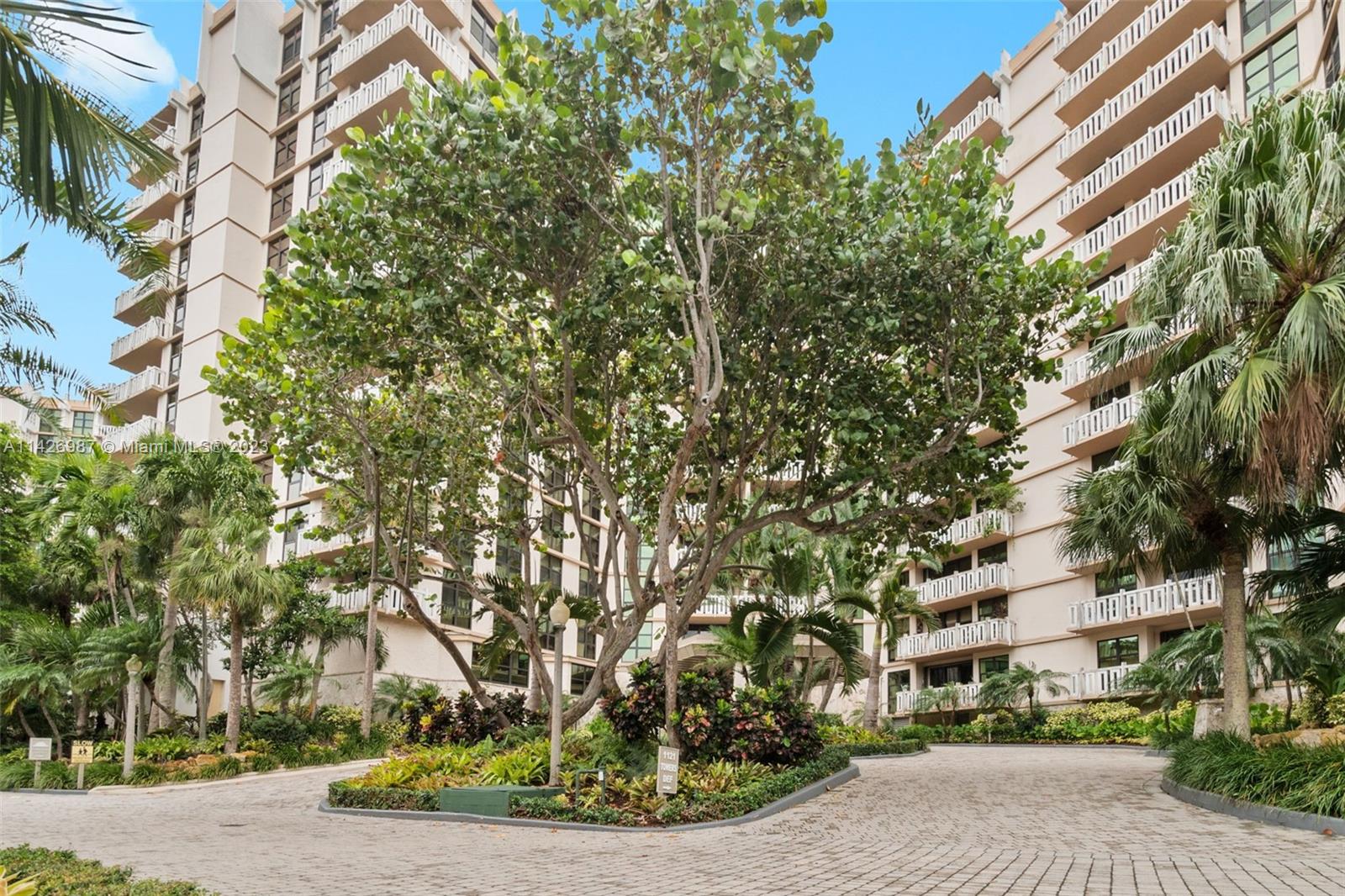 1121 Crandon Blvd Unit: D304