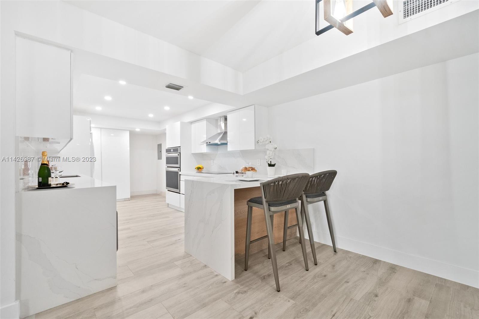 1121 Crandon Blvd Unit: D304