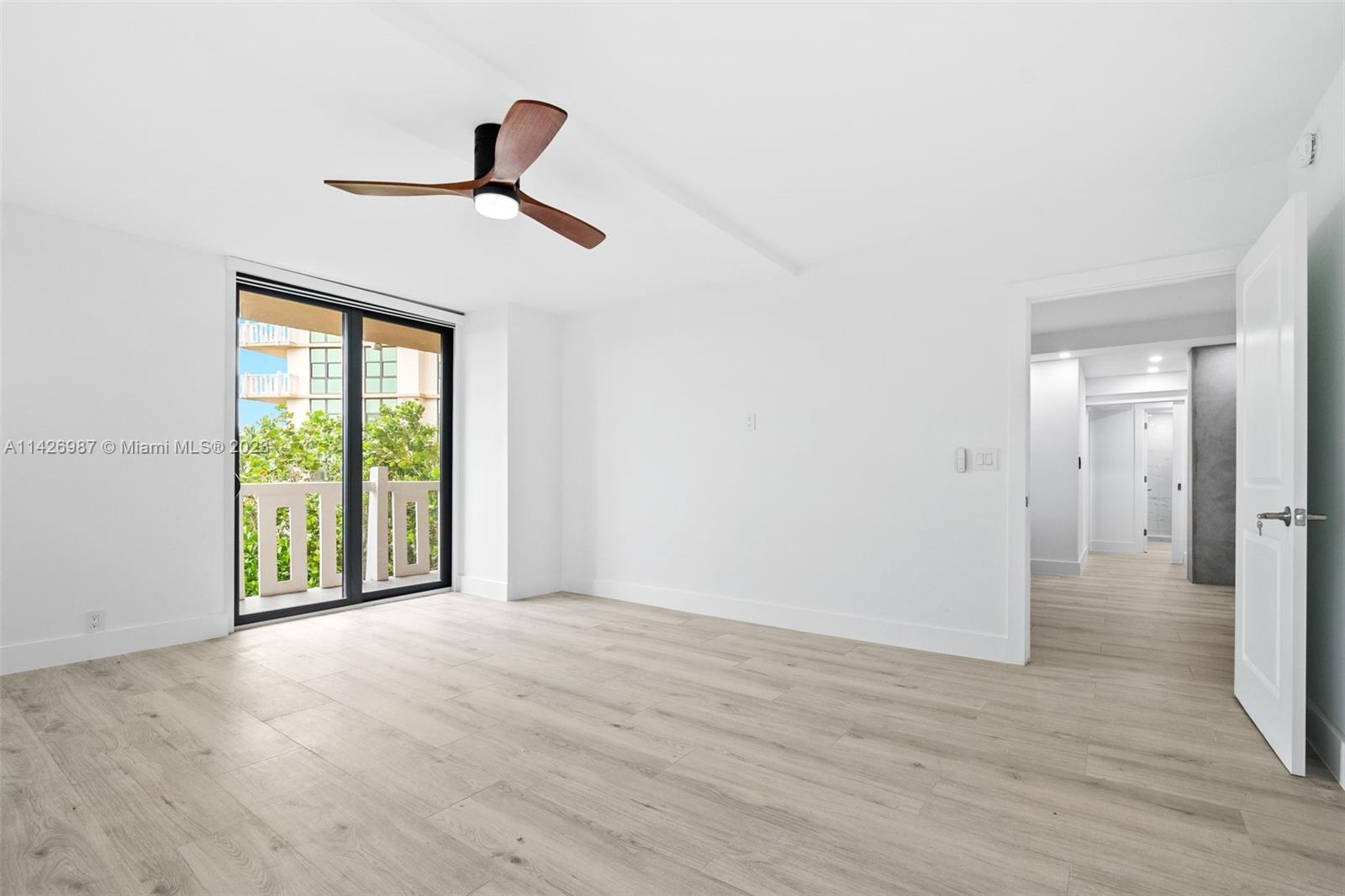 1121 Crandon Blvd Unit: D304