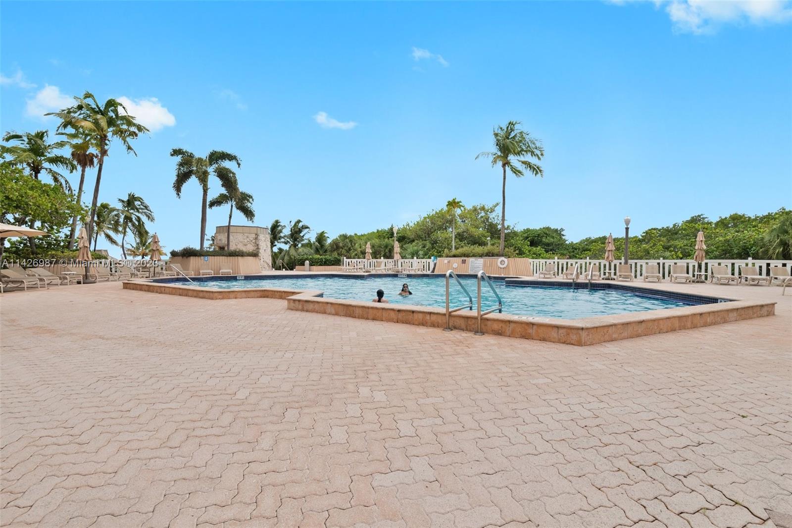 1121 Crandon Blvd Unit: D304