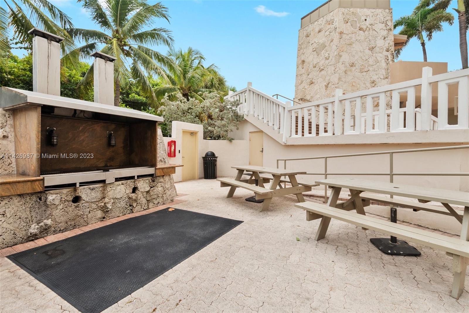 1121 Crandon Blvd Unit: D304