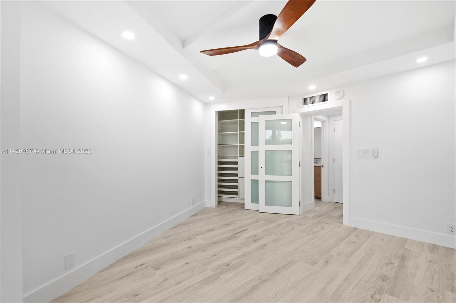 1121 Crandon Blvd Unit: D304