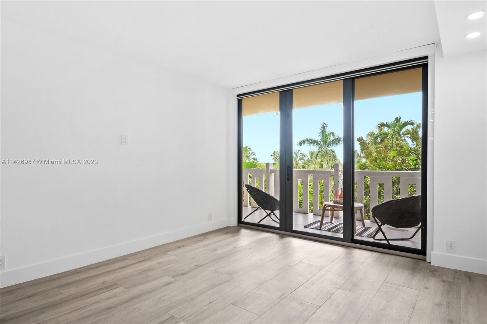 1121 Crandon Blvd Unit: D304