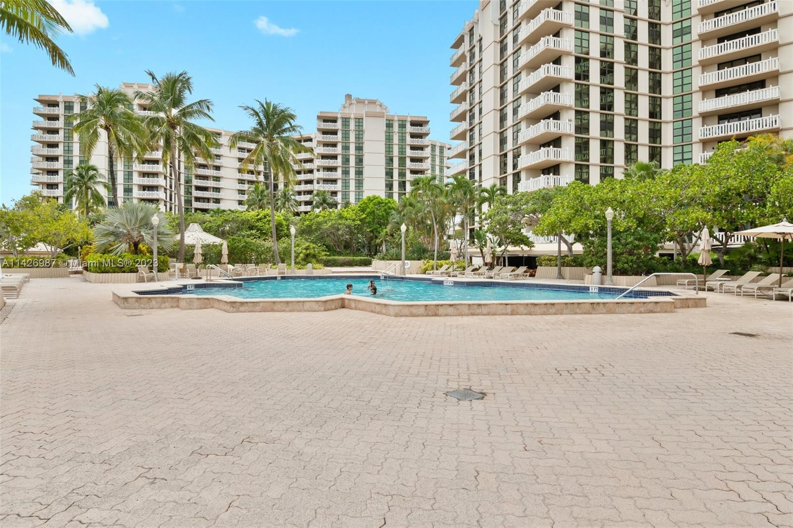 1121 Crandon Blvd Unit: D304