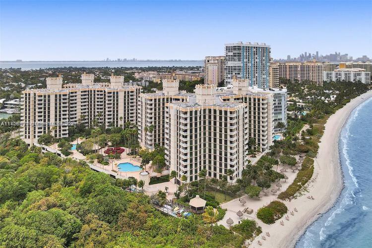 1121 Crandon Blvd Unit: D304
