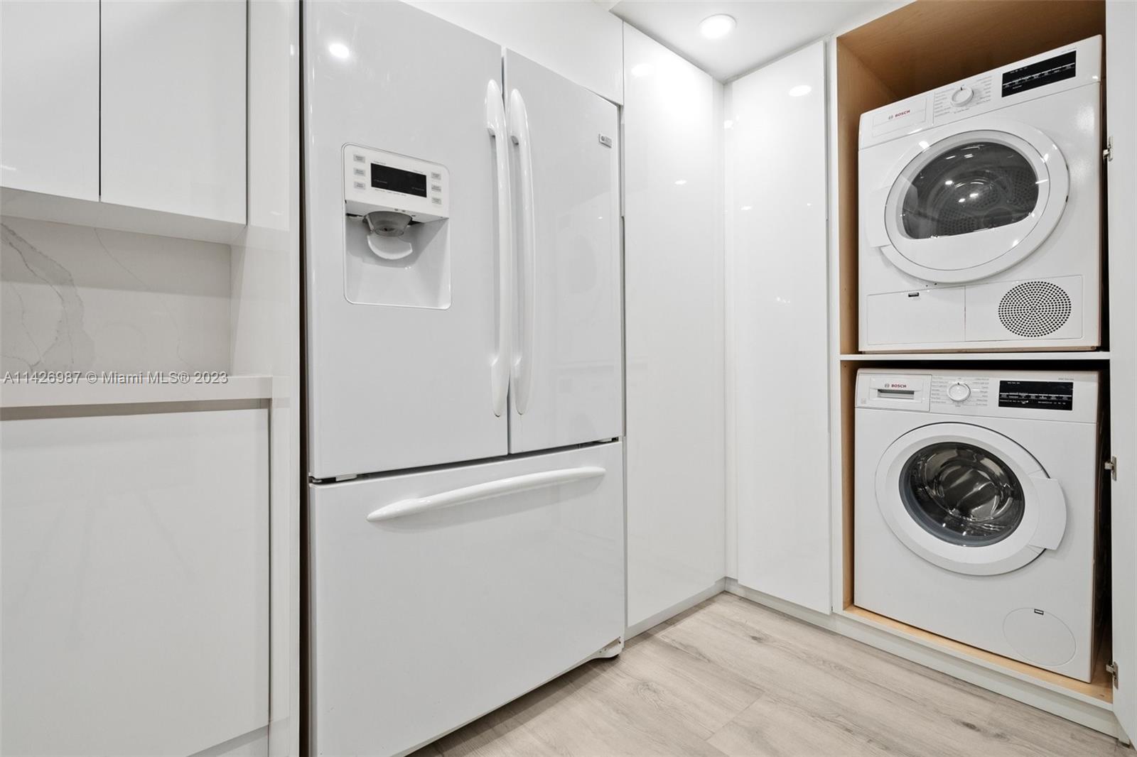 1121 Crandon Blvd Unit: D304