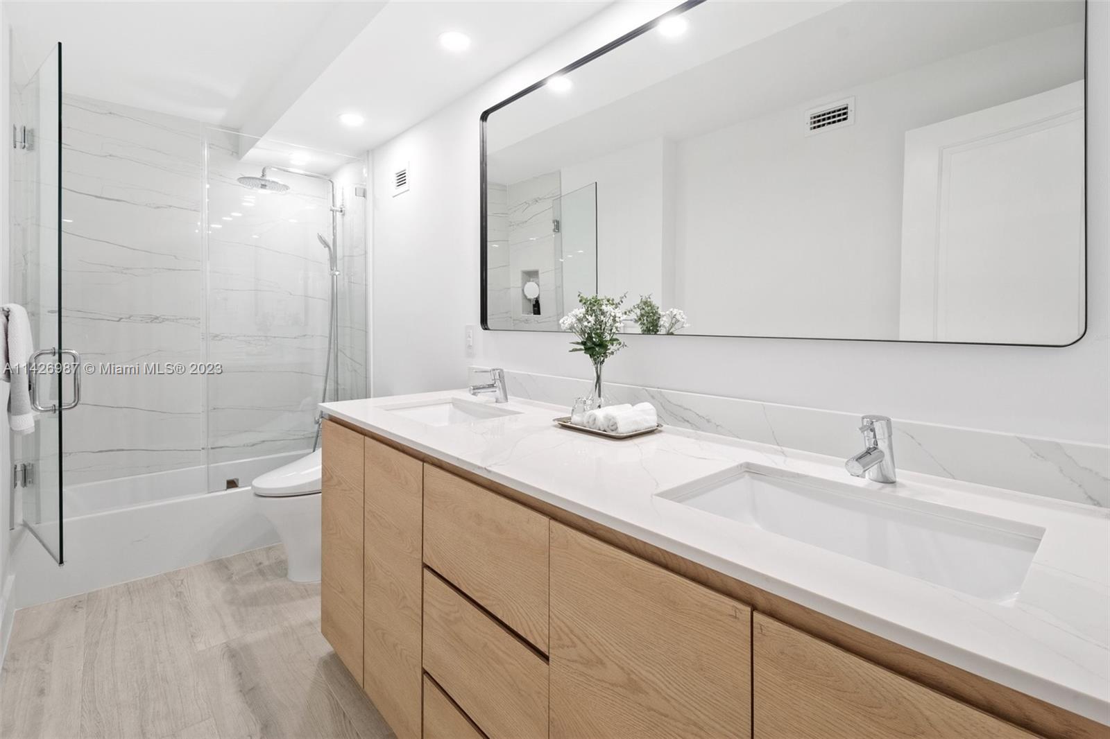 1121 Crandon Blvd Unit: D304