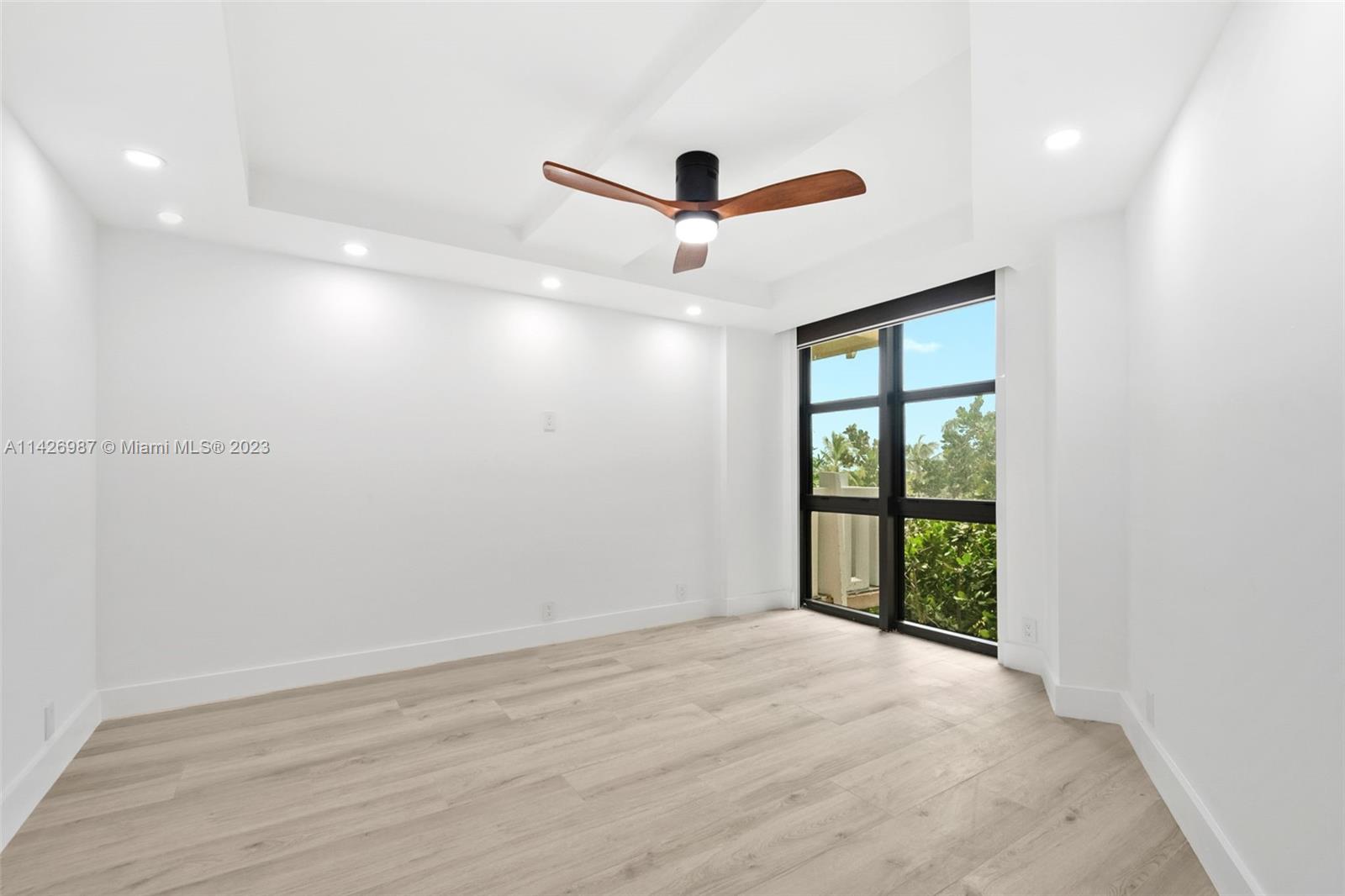 1121 Crandon Blvd Unit: D304