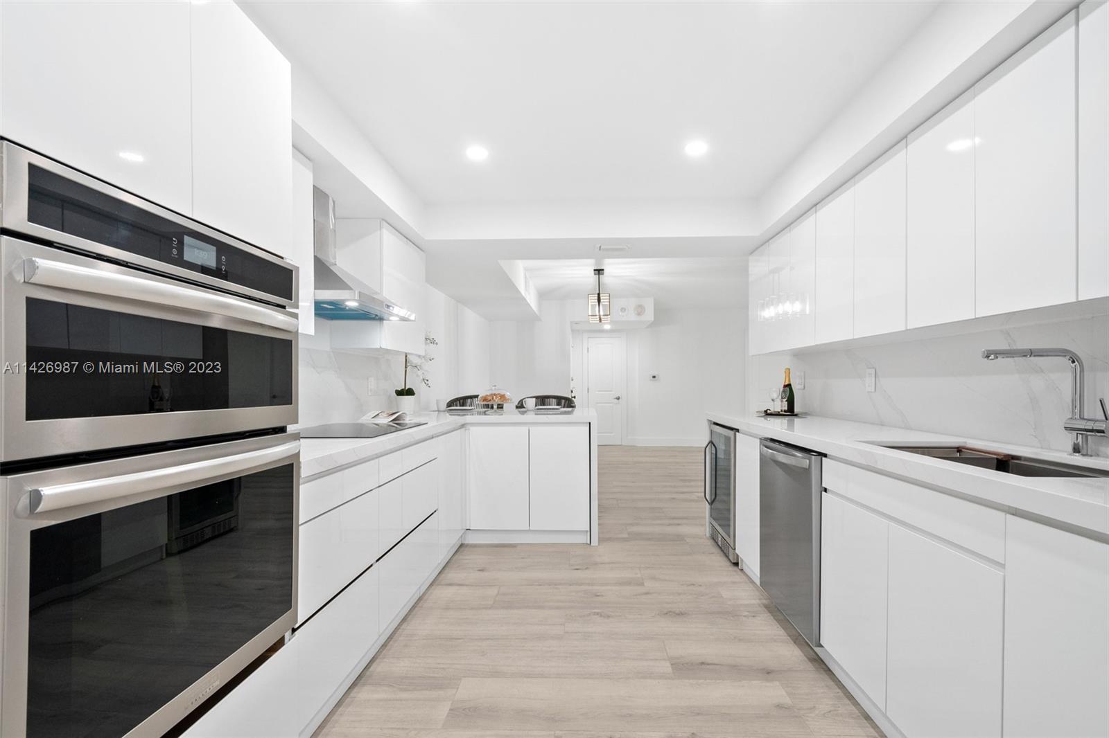 1121 Crandon Blvd Unit: D304