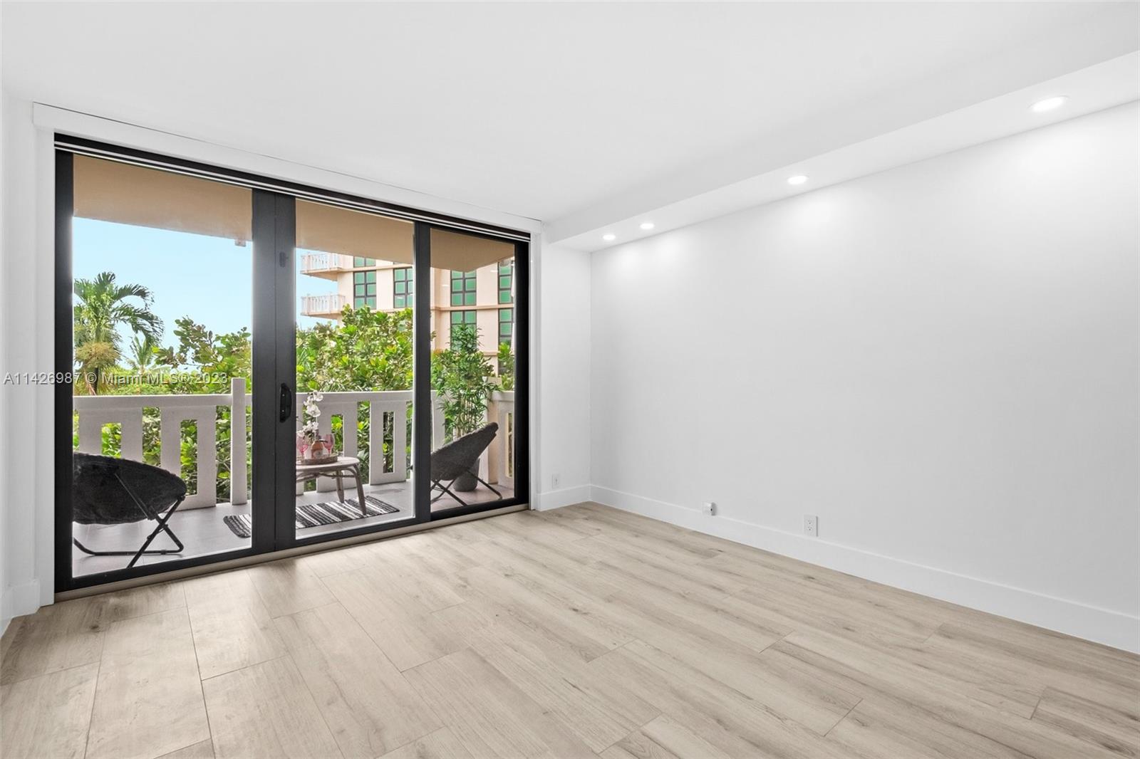1121 Crandon Blvd Unit: D304