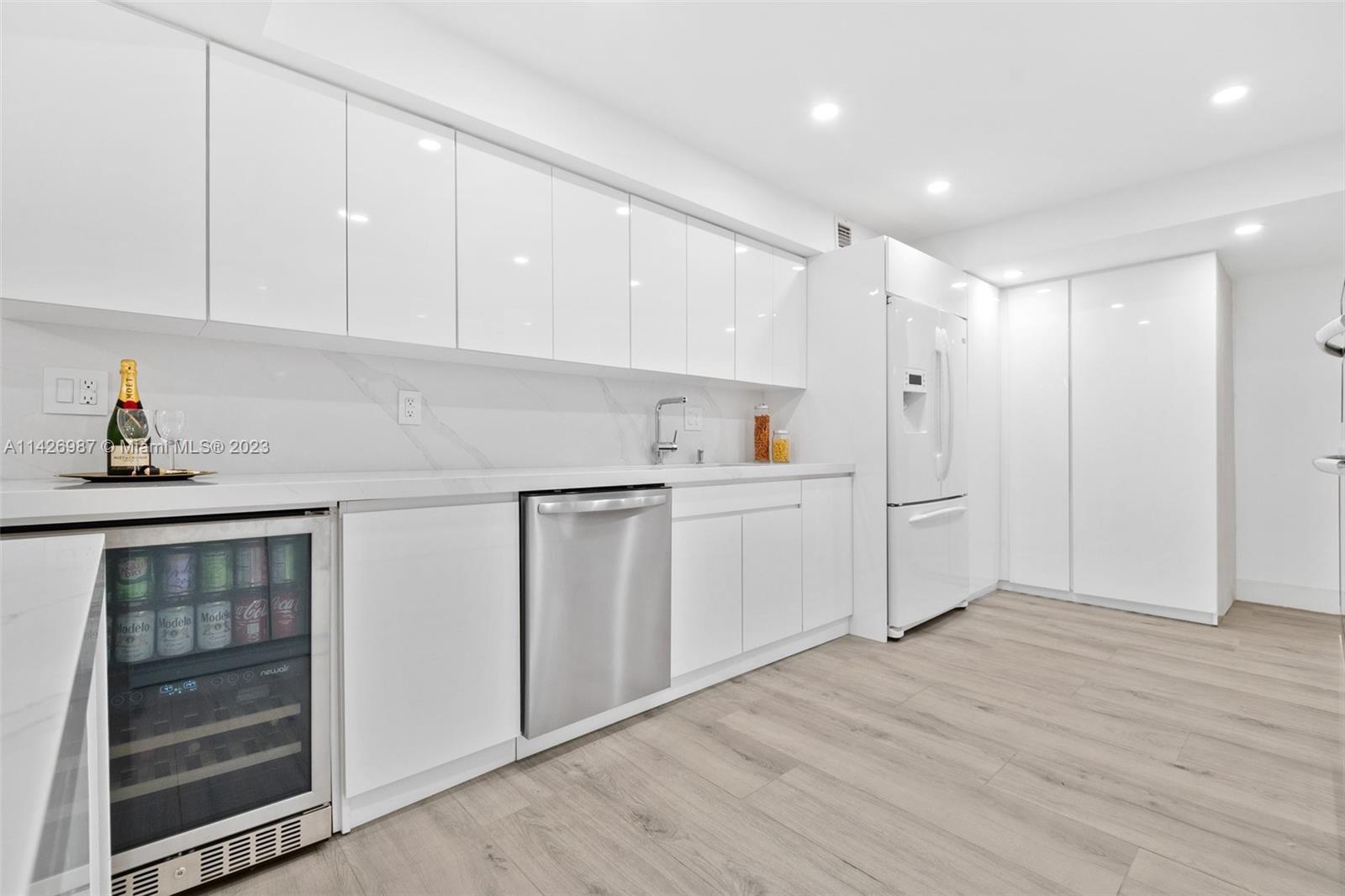 1121 Crandon Blvd Unit: D304