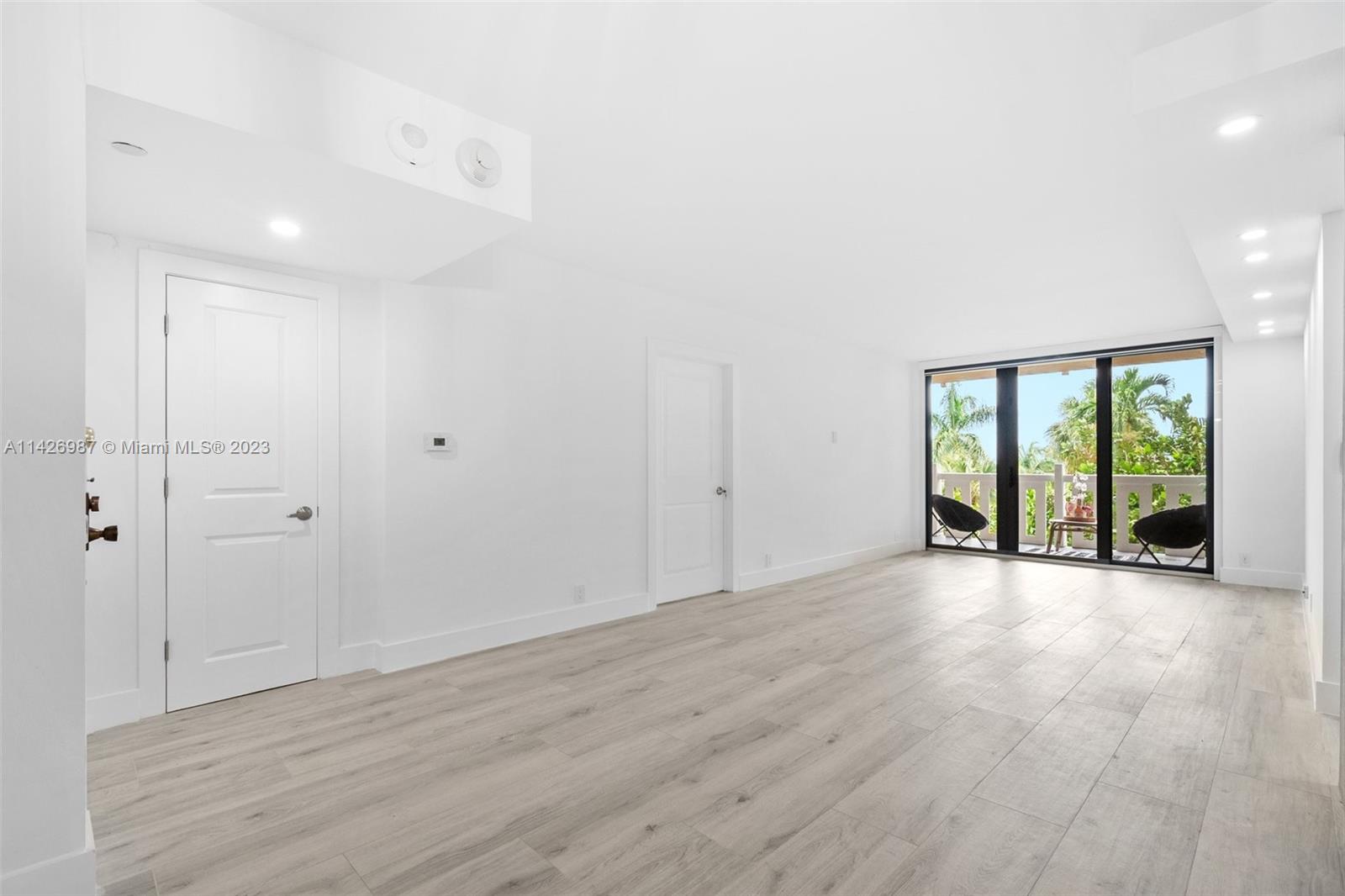1121 Crandon Blvd Unit: D304