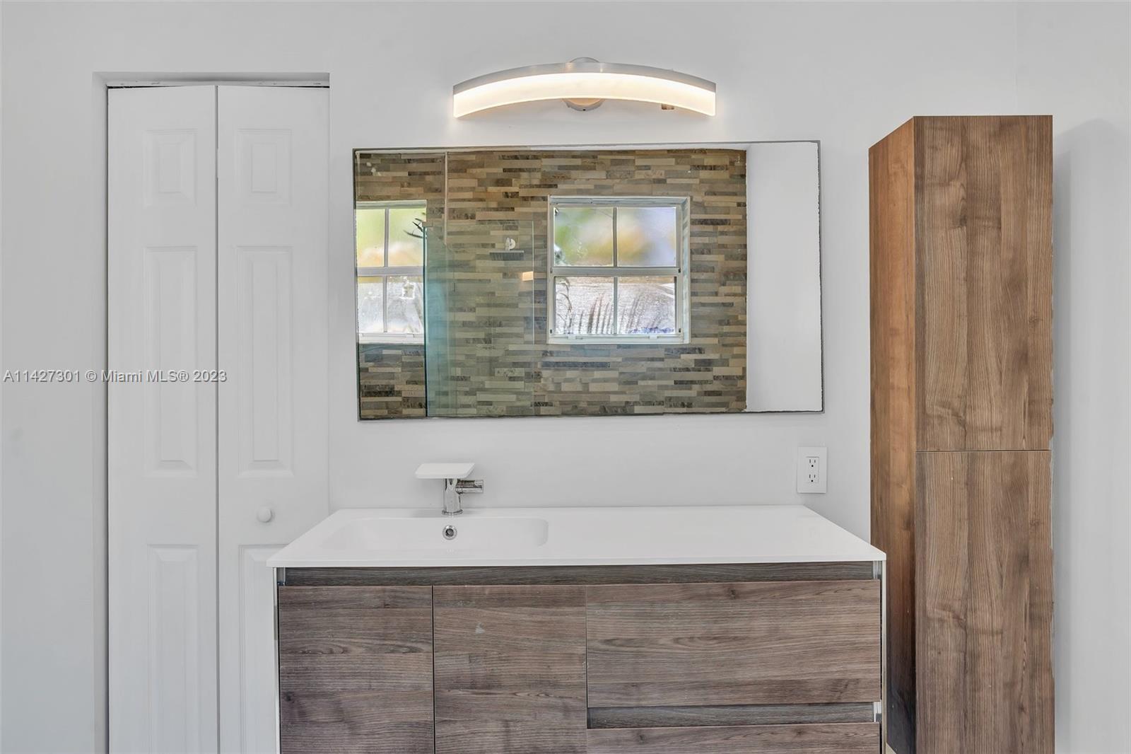 210 Riverwalk Cir Unit: 210