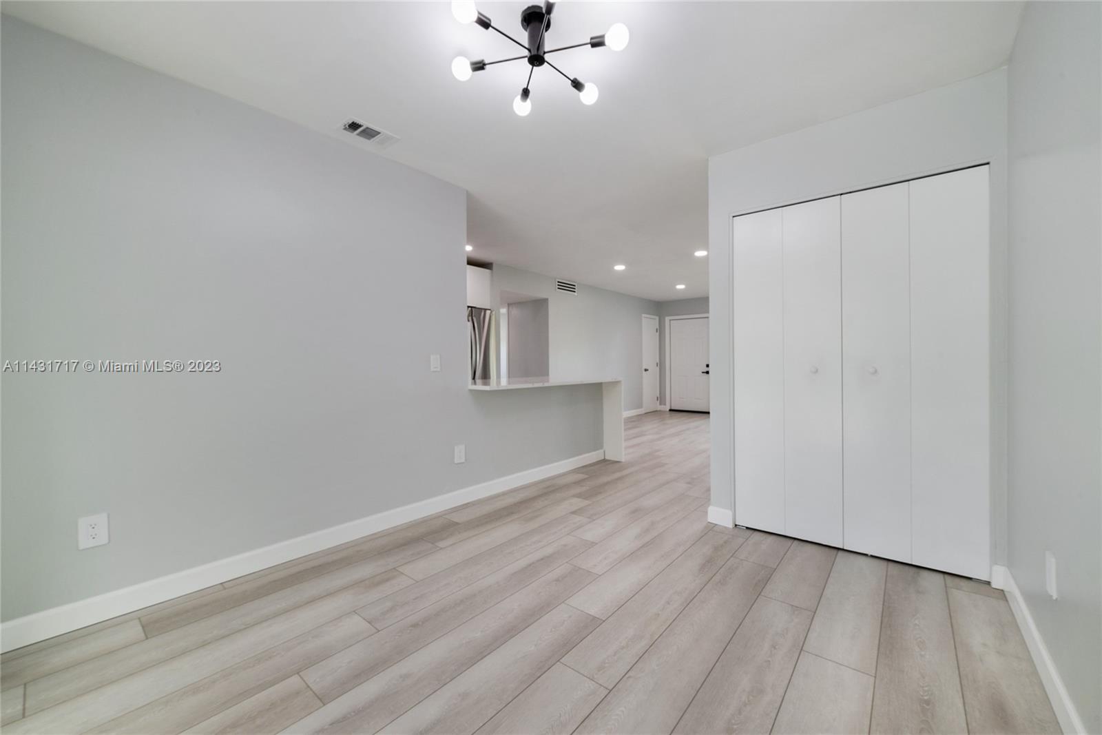 10012 SW 23rd Ter