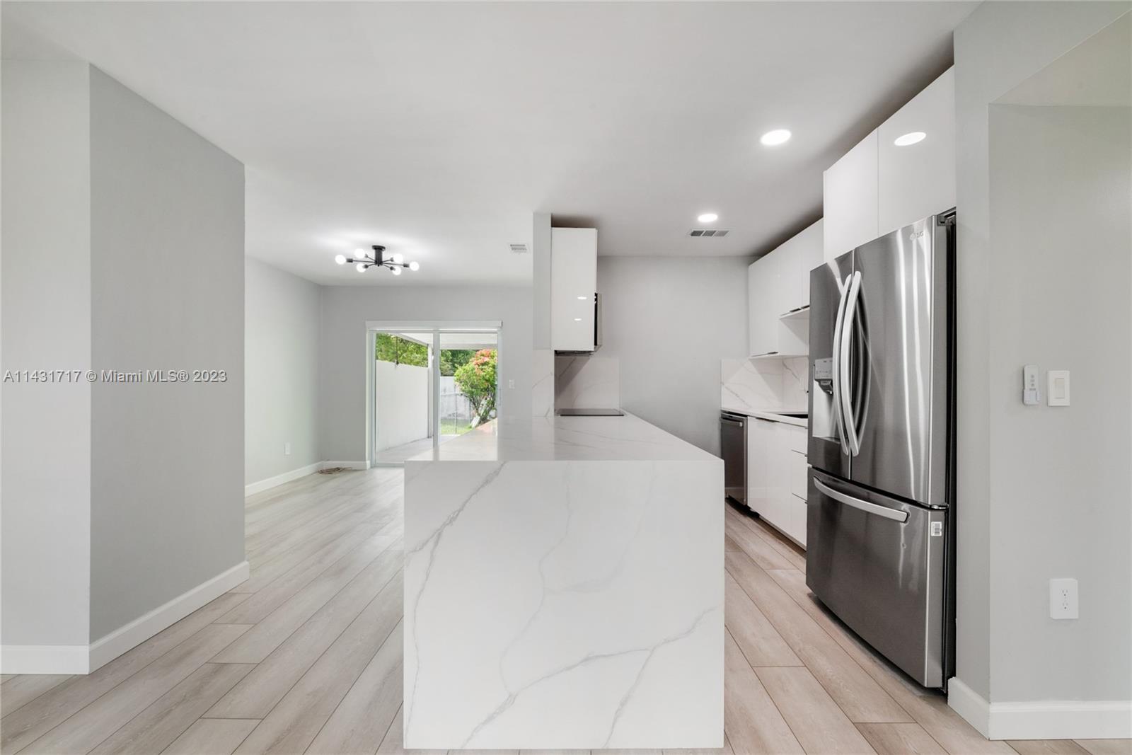 10012 SW 23rd Ter