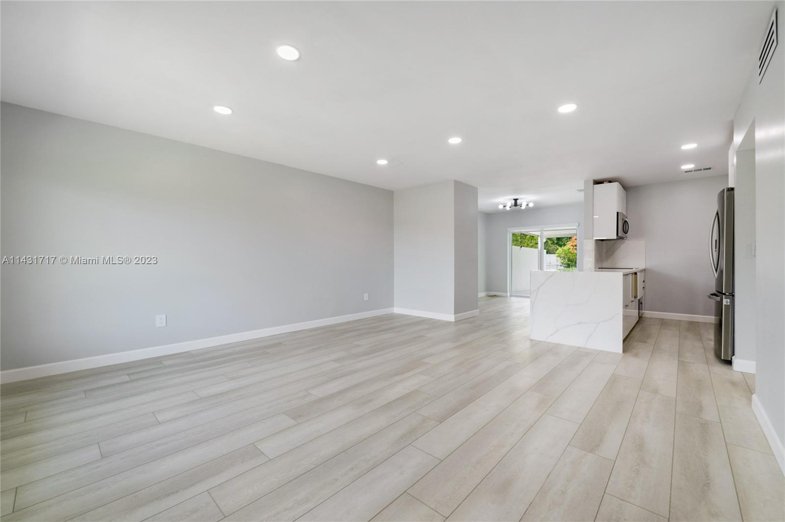 10012 SW 23rd Ter