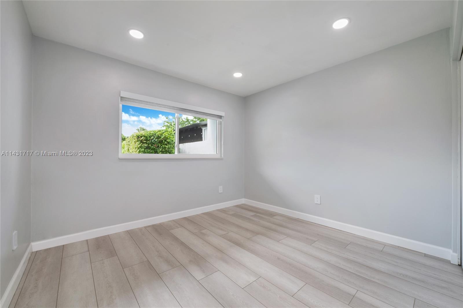 10012 SW 23rd Ter