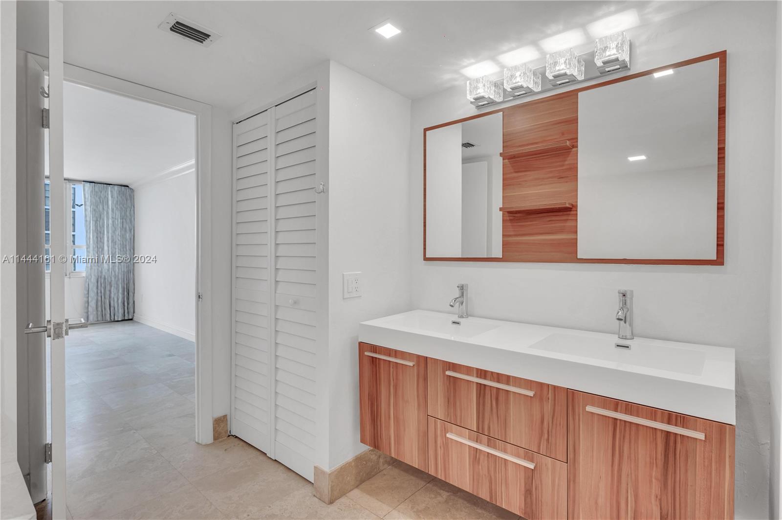 11 Island Ave Unit: 2007
