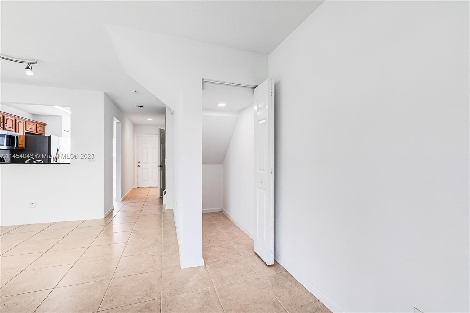 6621 Winfield Blvd Unit: 1