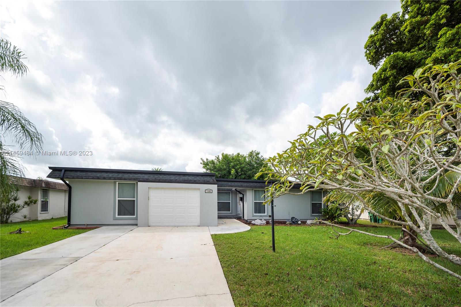 7302 NW 64th Ct