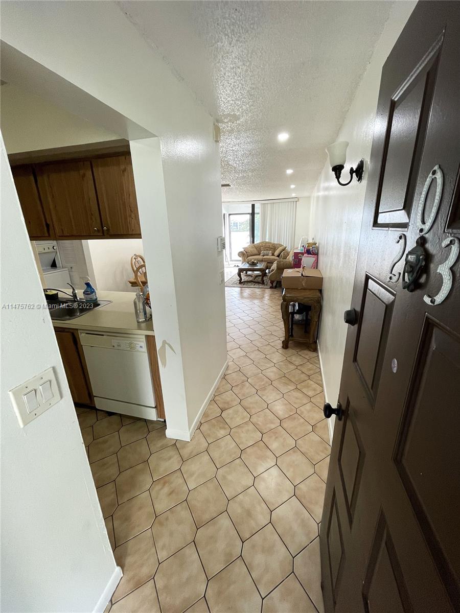 204 Lake Pointe Dr Unit: 203